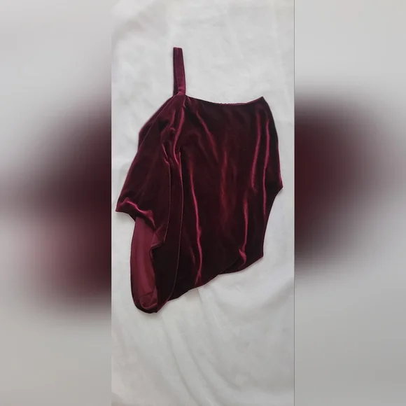 NWOT! Chic Velvet Burgundy Asymmetrical Women's Holiday Blouse Size Medium - Picture 13 of 15